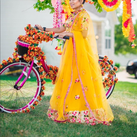 Haldi/mehendi lehenga - Picture 1 of 6